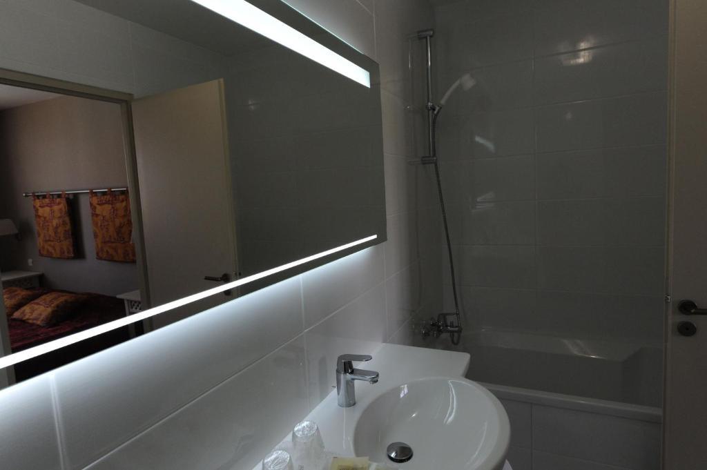 Hotel Spa Le Relais Du Bellay Montreuil-Bellay Habitación foto